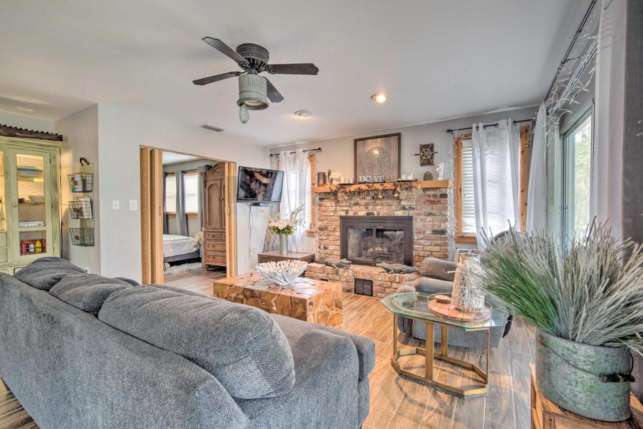 Unplugged Withlacoochee Riverfront Retreat! ブッシュネル  エクステリア 写真