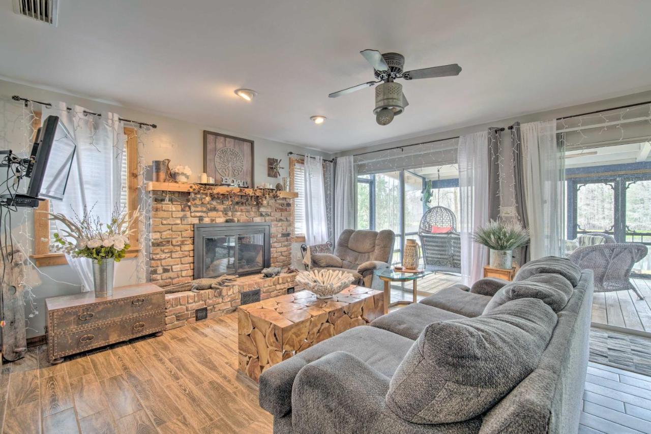 Unplugged Withlacoochee Riverfront Retreat! ブッシュネル  エクステリア 写真
