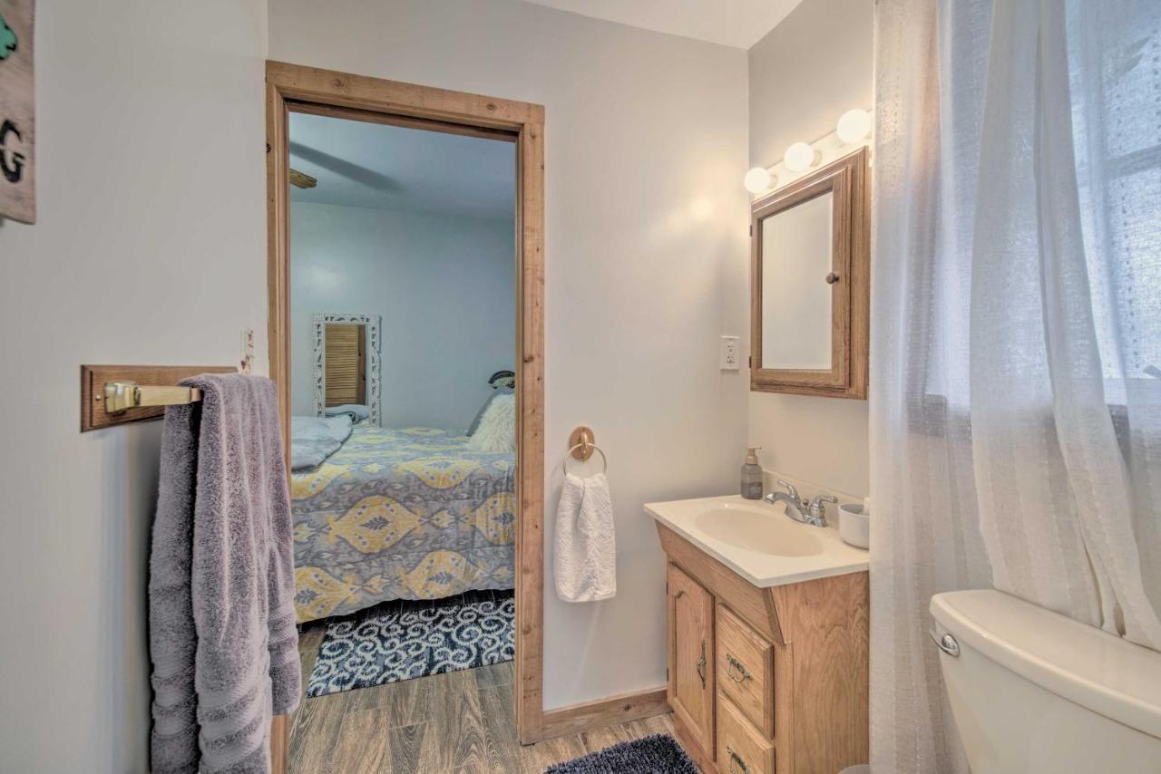 Unplugged Withlacoochee Riverfront Retreat! ブッシュネル  エクステリア 写真