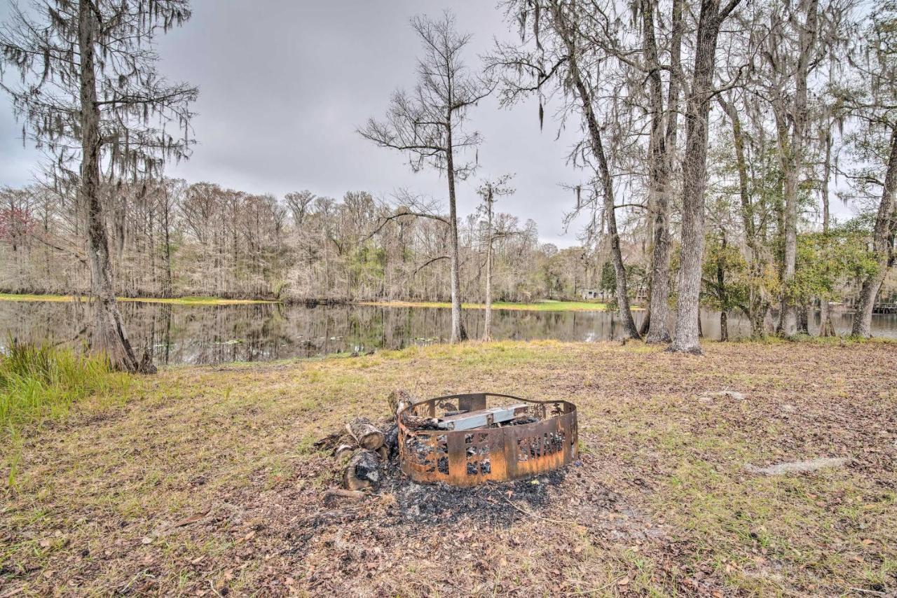 Unplugged Withlacoochee Riverfront Retreat! ブッシュネル  エクステリア 写真